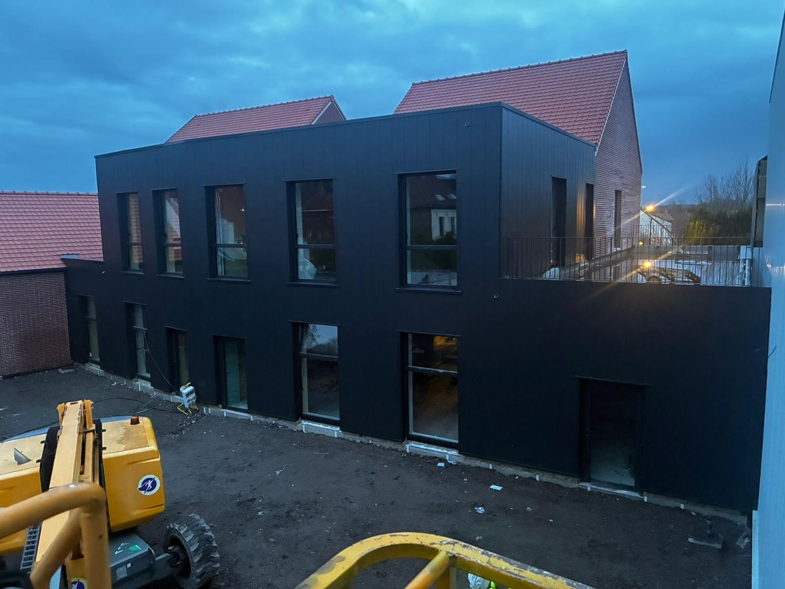 Réalisation bardage bâtiment tertiaire